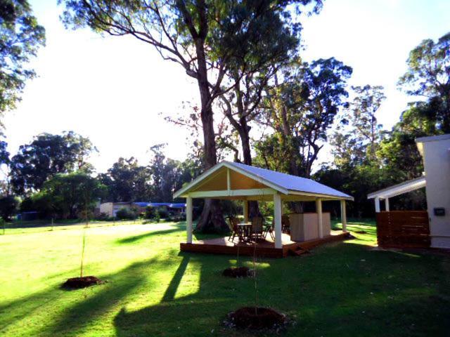 Inn The Tuarts Guest Lodge Busselton Accommodation - Adults Only מראה חיצוני תמונה