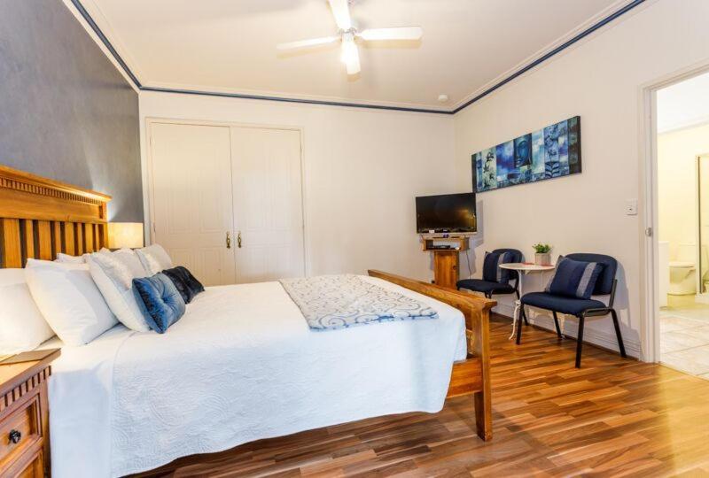 Inn The Tuarts Guest Lodge Busselton Accommodation - Adults Only מראה חיצוני תמונה