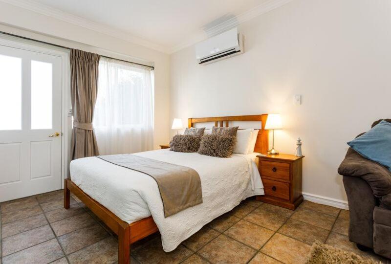 Inn The Tuarts Guest Lodge Busselton Accommodation - Adults Only מראה חיצוני תמונה