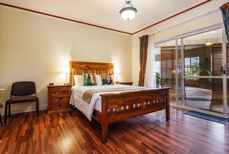 Inn The Tuarts Guest Lodge Busselton Accommodation - Adults Only מראה חיצוני תמונה