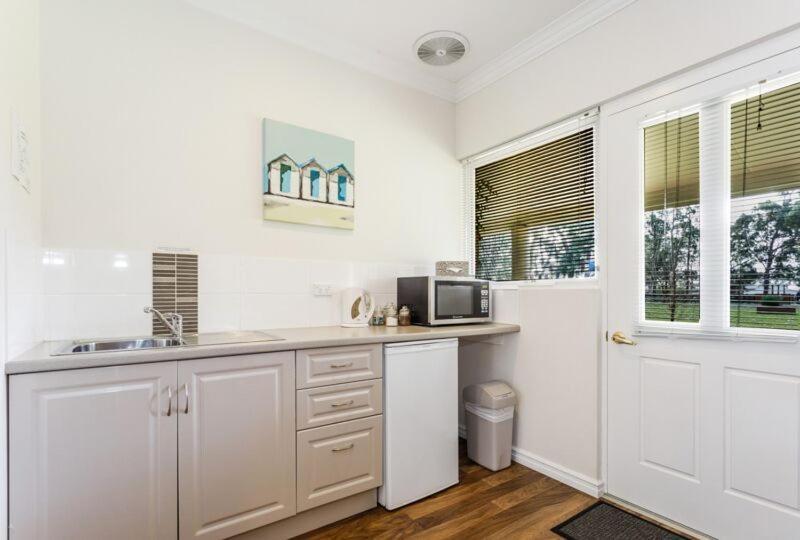 Inn The Tuarts Guest Lodge Busselton Accommodation - Adults Only מראה חיצוני תמונה