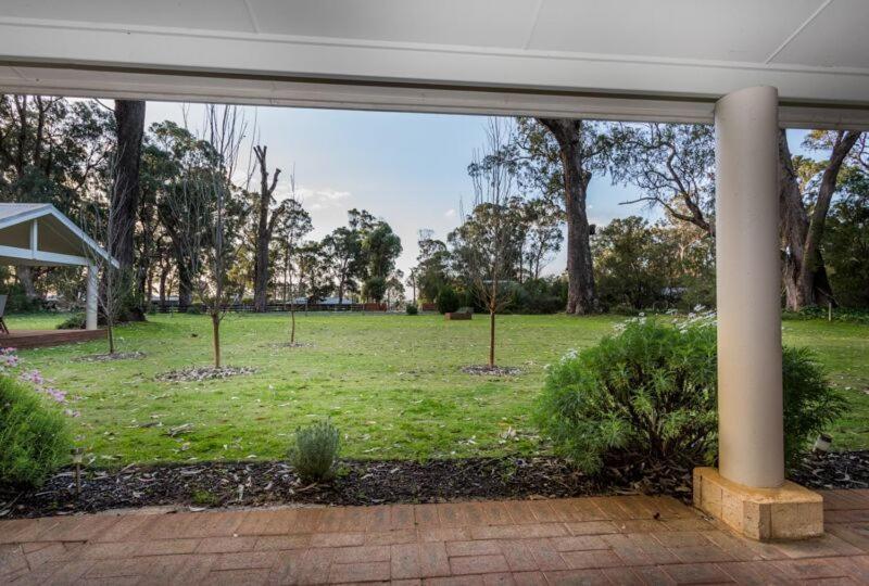 Inn The Tuarts Guest Lodge Busselton Accommodation - Adults Only מראה חיצוני תמונה
