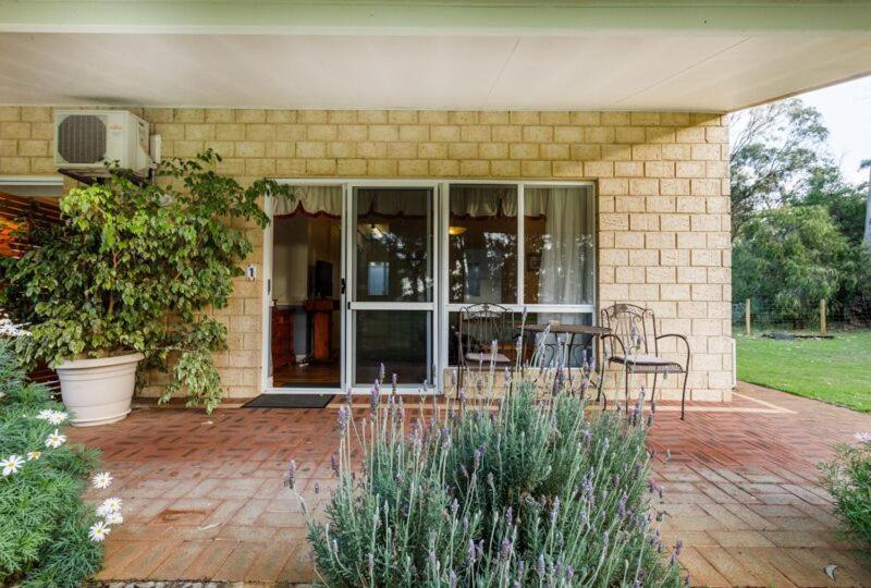 Inn The Tuarts Guest Lodge Busselton Accommodation - Adults Only מראה חיצוני תמונה