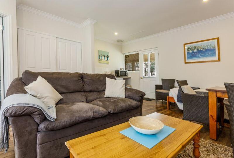 Inn The Tuarts Guest Lodge Busselton Accommodation - Adults Only מראה חיצוני תמונה