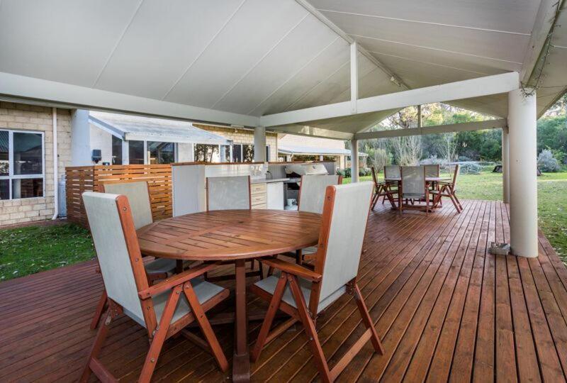 Inn The Tuarts Guest Lodge Busselton Accommodation - Adults Only מראה חיצוני תמונה