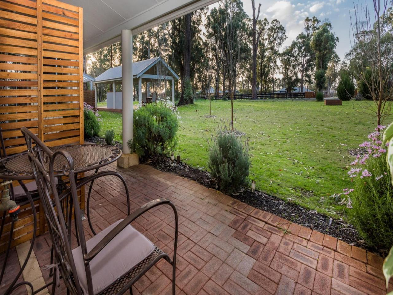 Inn The Tuarts Guest Lodge Busselton Accommodation - Adults Only מראה חיצוני תמונה