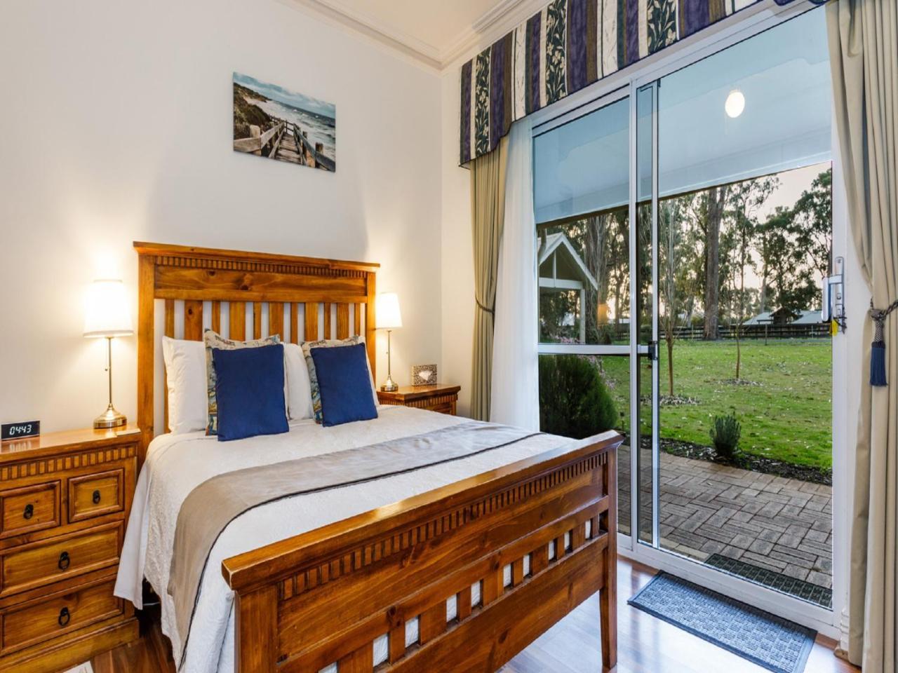 Inn The Tuarts Guest Lodge Busselton Accommodation - Adults Only מראה חיצוני תמונה