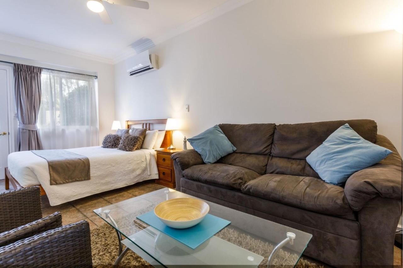 Inn The Tuarts Guest Lodge Busselton Accommodation - Adults Only מראה חיצוני תמונה