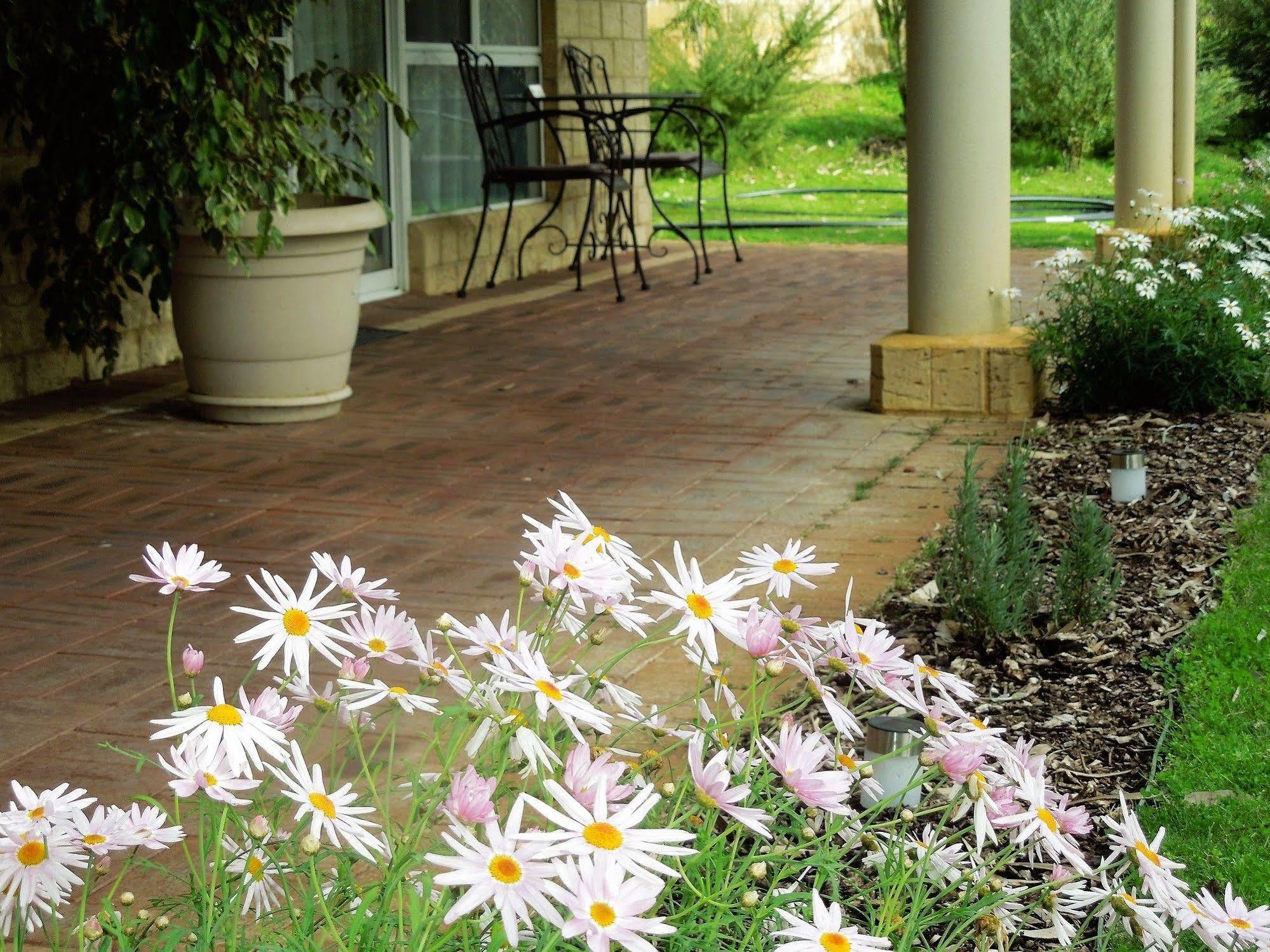 Inn The Tuarts Guest Lodge Busselton Accommodation - Adults Only מראה חיצוני תמונה